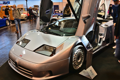 La Bugatti EB110, produite à partir de 1992 en seulement 140 exemplaires