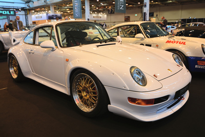Une Porsche 911 (993) RSR, taillée pour la piste. Mais à 700.000 €, elle restera probablement sous cloche dans un garage