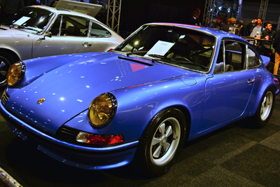 Une Porsche Classic venant des US (on les reconnaît car elles n'ont pas de petit clignotant dans l'aile)