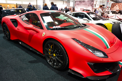 500.000 € pour cette Ferrari F488 avec sa couleur mate qui fait ressembler la carrosserie à du vulgaire plastic